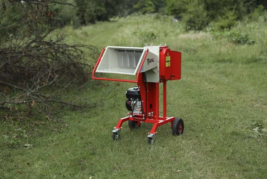 Tocator de crengi AM-80 BD ARPAL, ∅ max. 80 mm  producție: 4 m³/oră