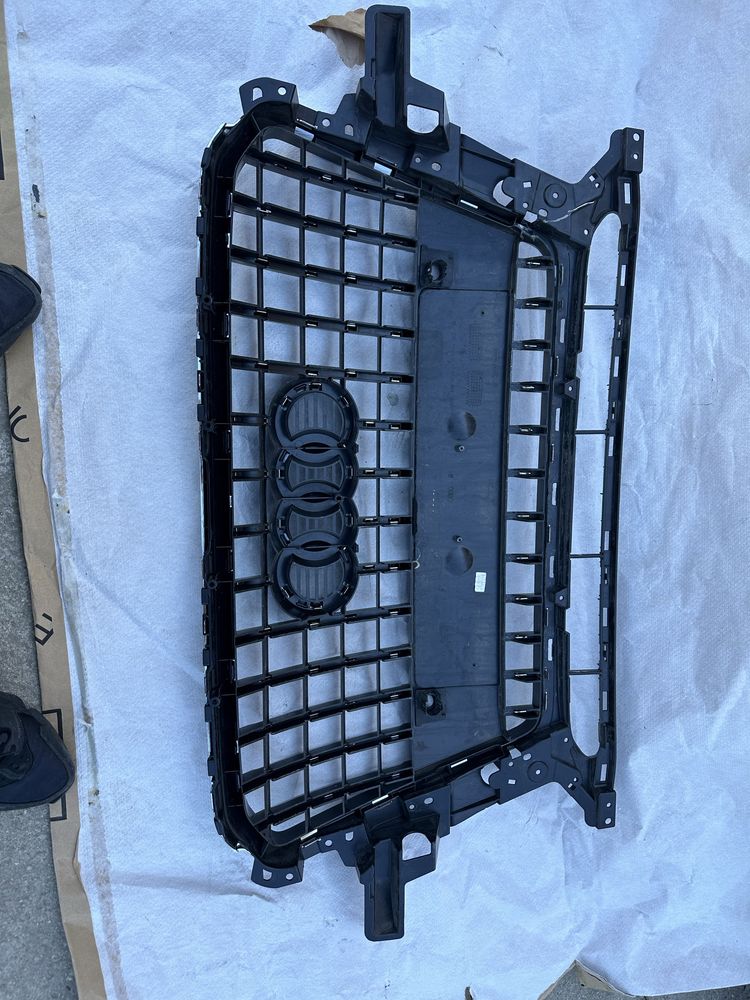 Grilă radiator audi q5.8r.s line.cod:8r0853651.r8r0853651.ab.