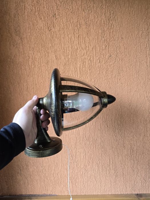 Лампа за стена, стенна лампа