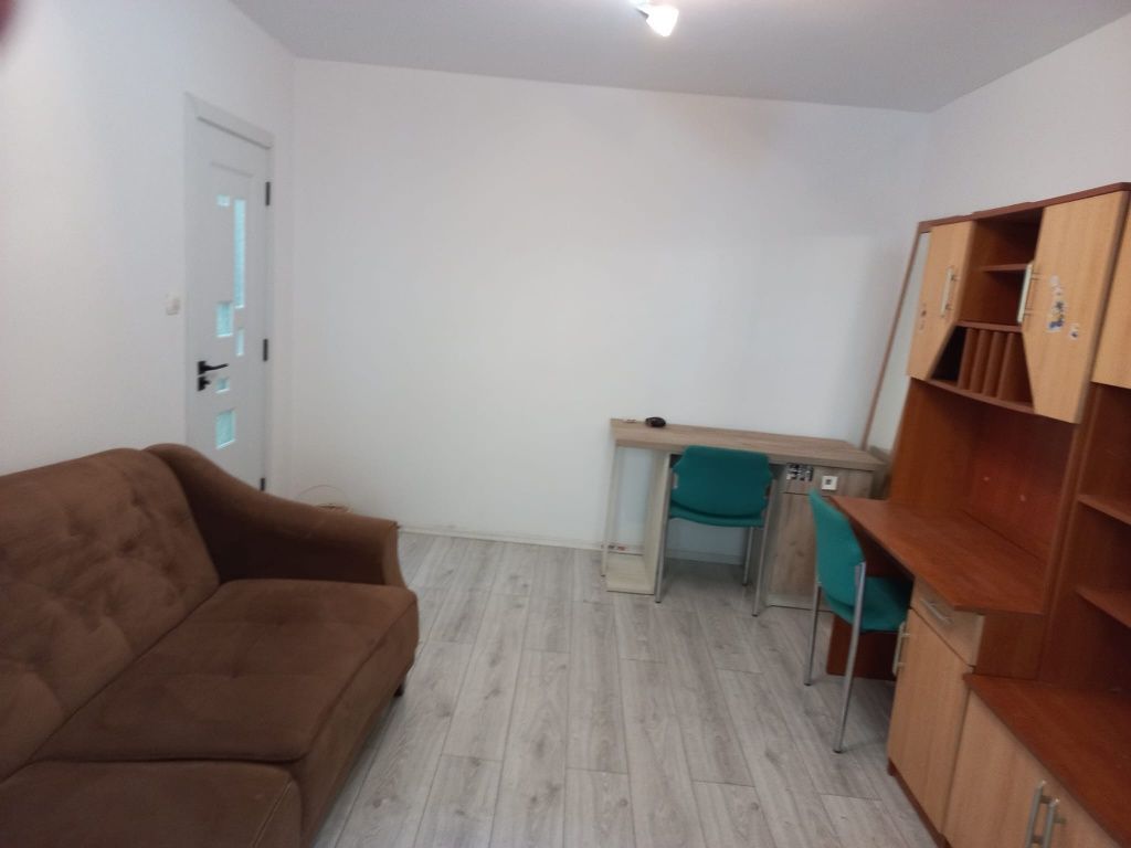 Garsoniera de  închiriat