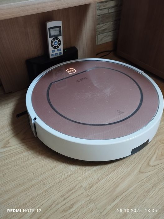 Две  Πpaxocмyĸaчĸи poбoт ІLІFЕ V7ѕ Рluѕ 

Източник: https://brosbg.co