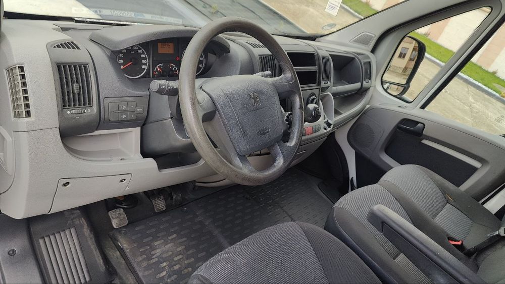 Vînd Peugeot Boxer 2,2 HDI