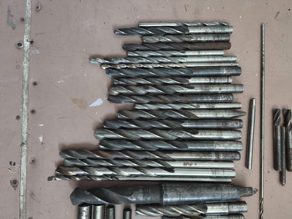 Метчики, лерки, свёрла, фрезы и другое.