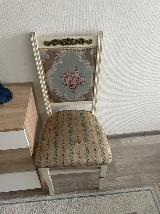 Б/у Стол около 2 метра в длину,в ширину 1 метр