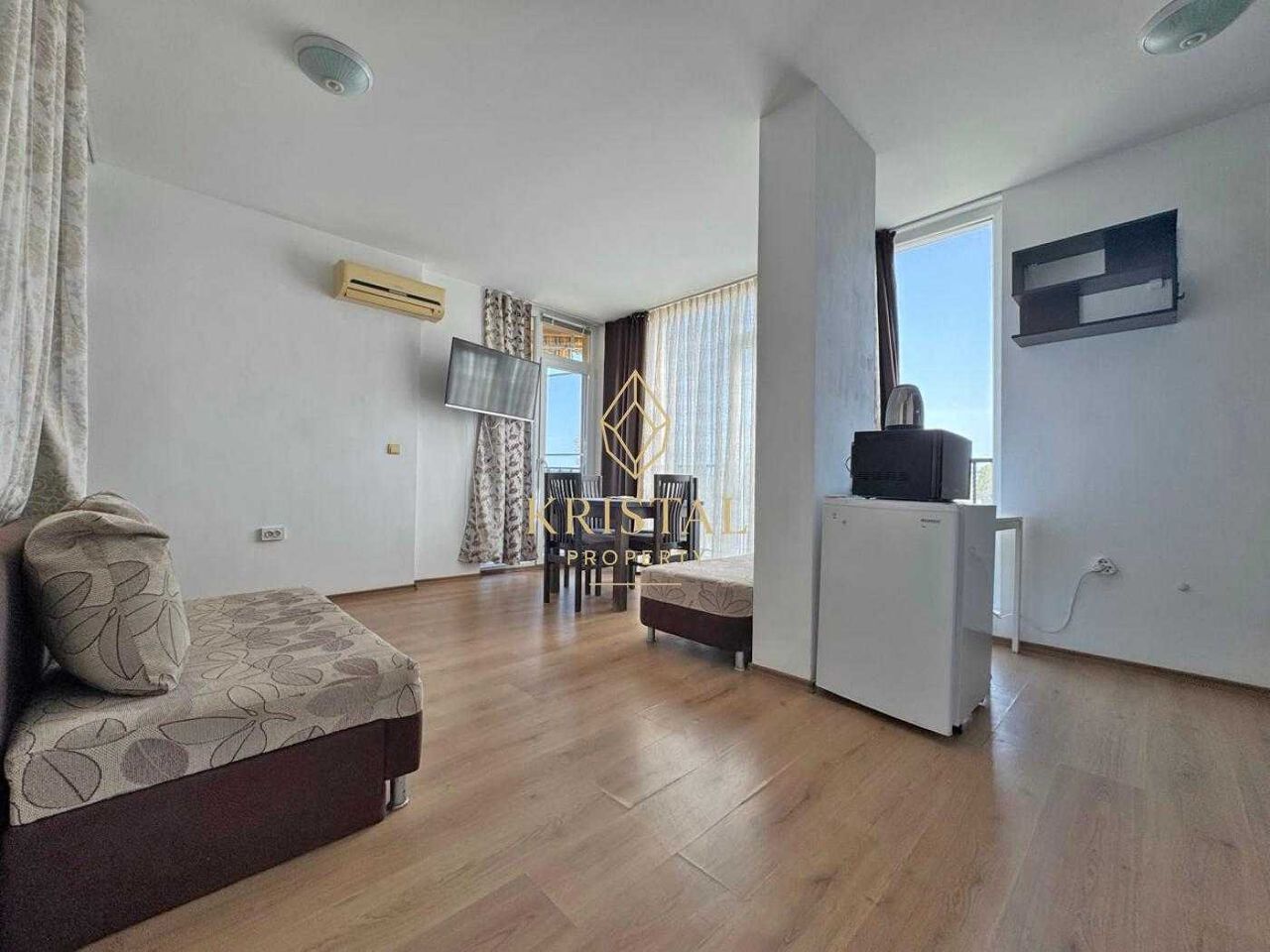 Продава се Двустаен апартамент в к.к. Слънчев бряг - 65 кв.м за 1016 €/кв.м - Снимка #3