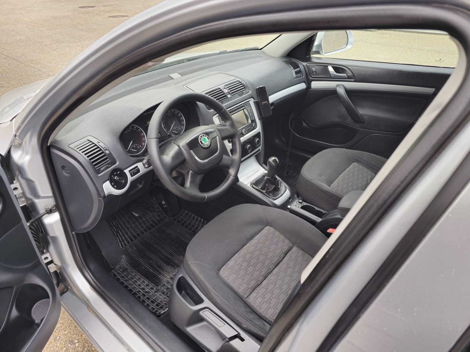 Skoda octavia 2 facelift - euro 5 - navigatie - full option