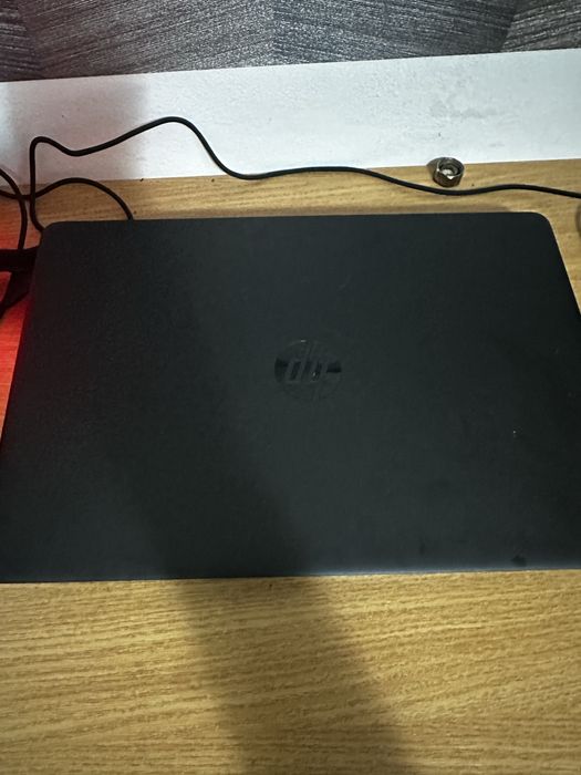 Vand leptop si casti gaming