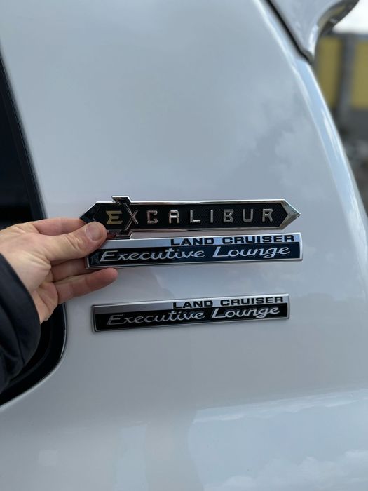 Шильдики Toyota land cruiser 200 lx570