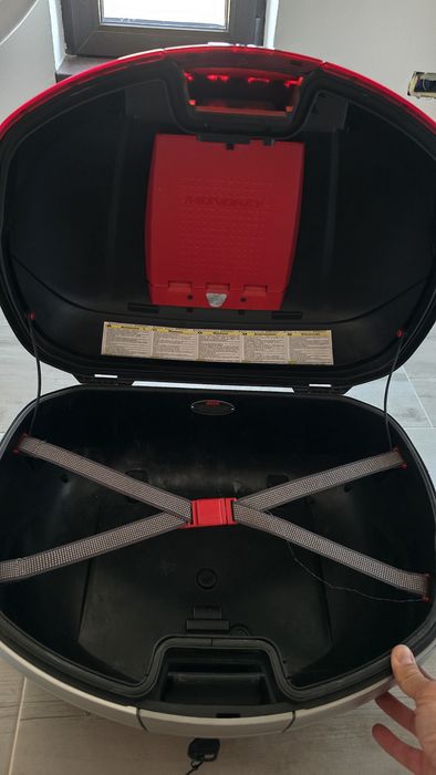 Top case Givi V46