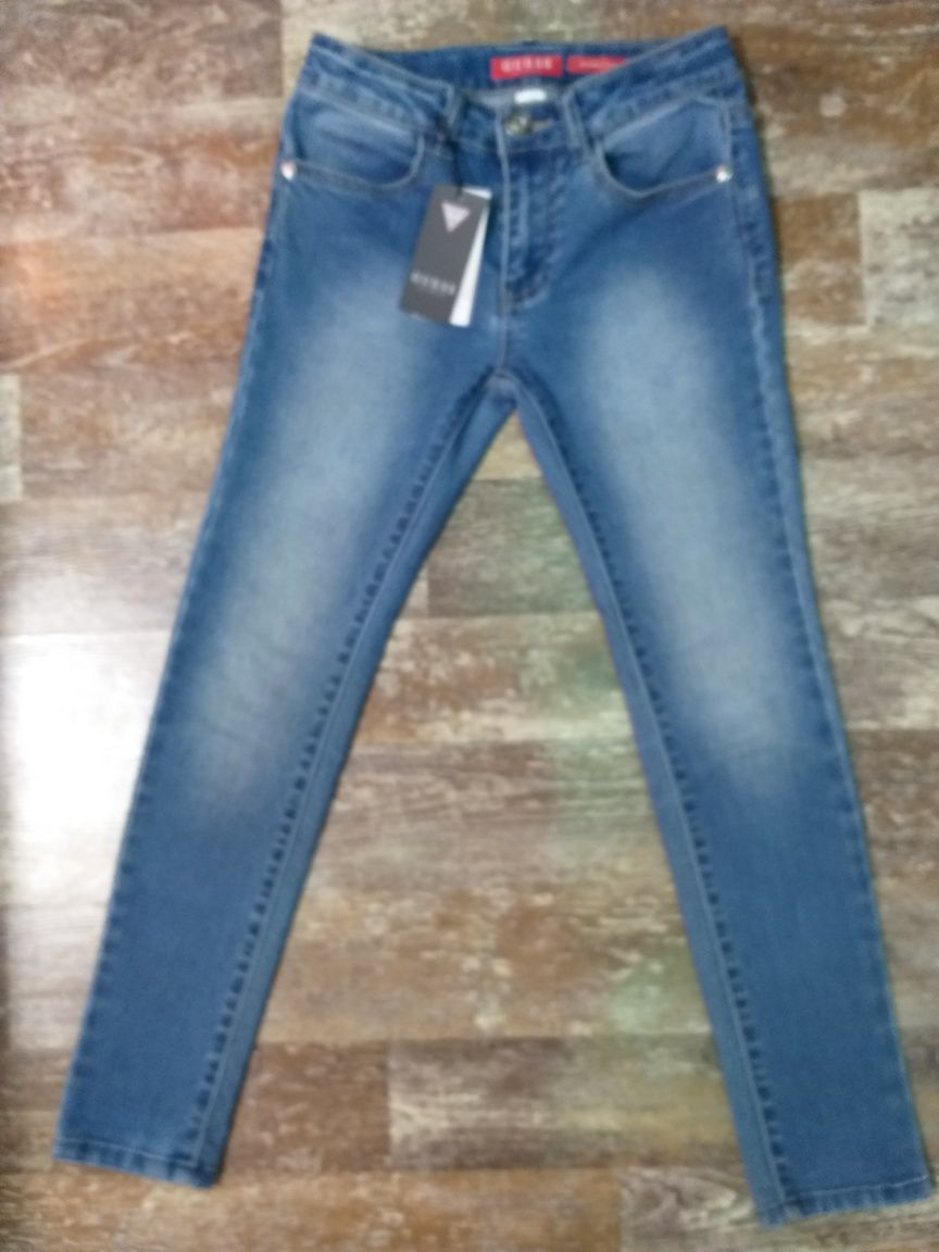 Детско спортно долнище Guess 130см., дънки Guess, детска блуза Guess