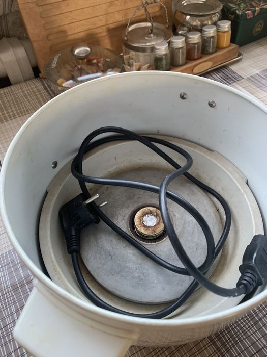 Рисоварка пароварка без чаши рабочая. Звонки на воцап!