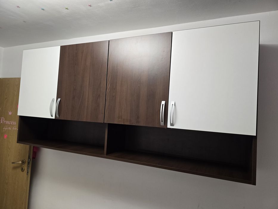 Corp perete suspendat