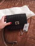 Оригинална черна дамска чанта супер луксозна на Guess