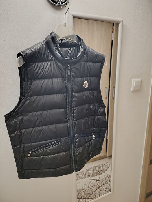 Vesta bărbați M ON C L E R  neagra - mărime  42/ L