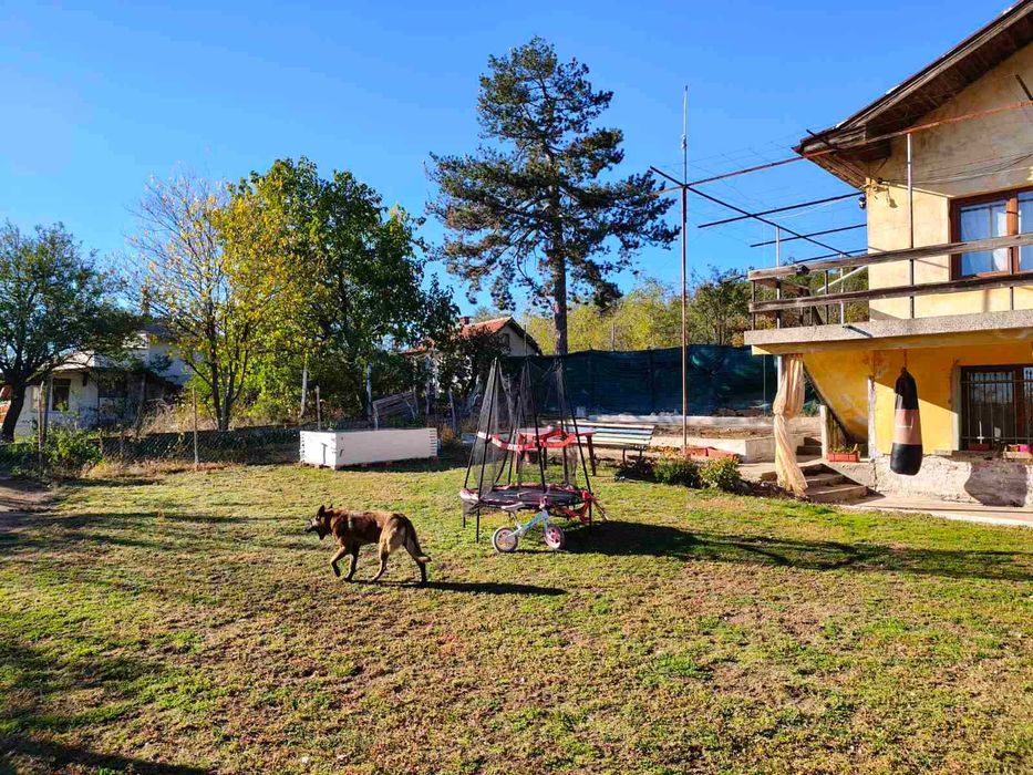 Продава вила в ж.к. Изток над блок 45, гр. Казанлък