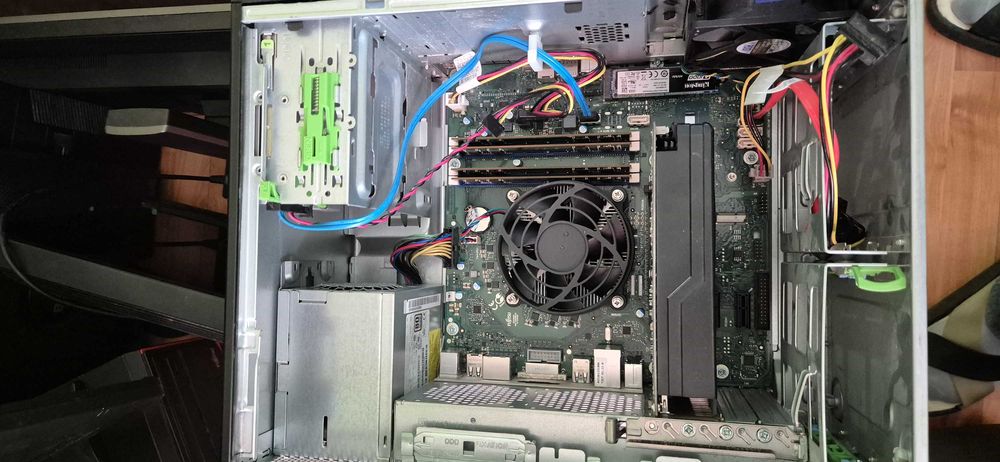 Unitate pc i5 8500 16gb ddr4 ssd M2 240GB VIDEO R9 255 2gb DDR5