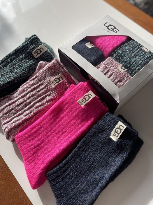 Комплект зимни чорапи страхотен модел в кутия UGG