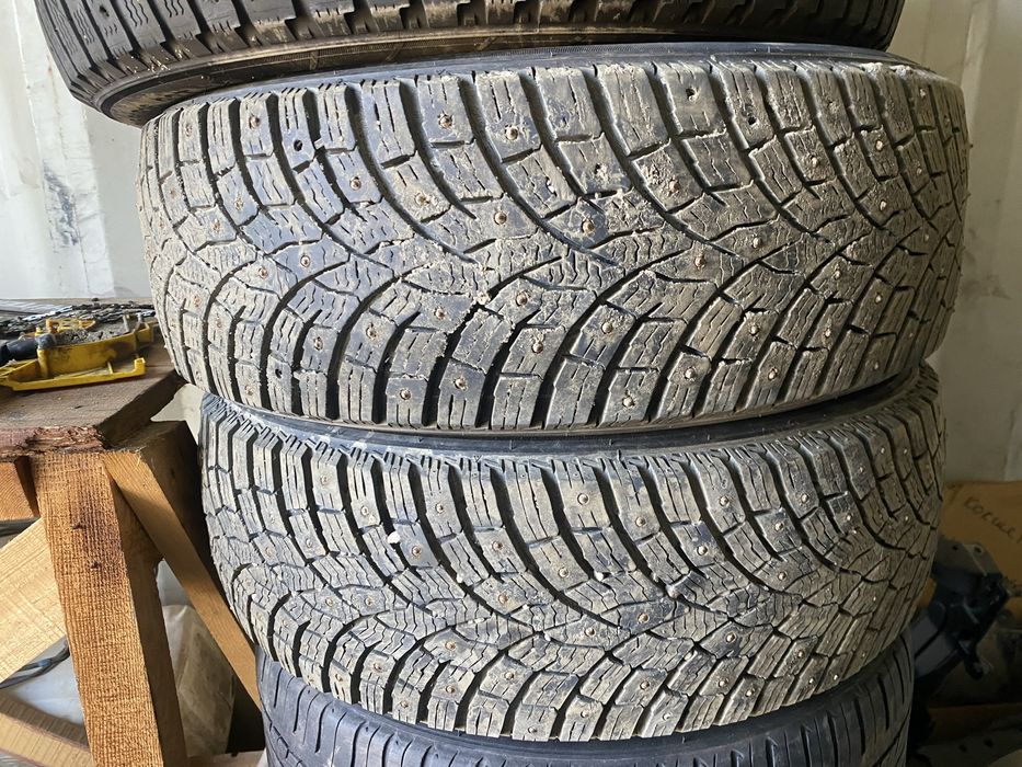 Продам зимние зины 215/60/16