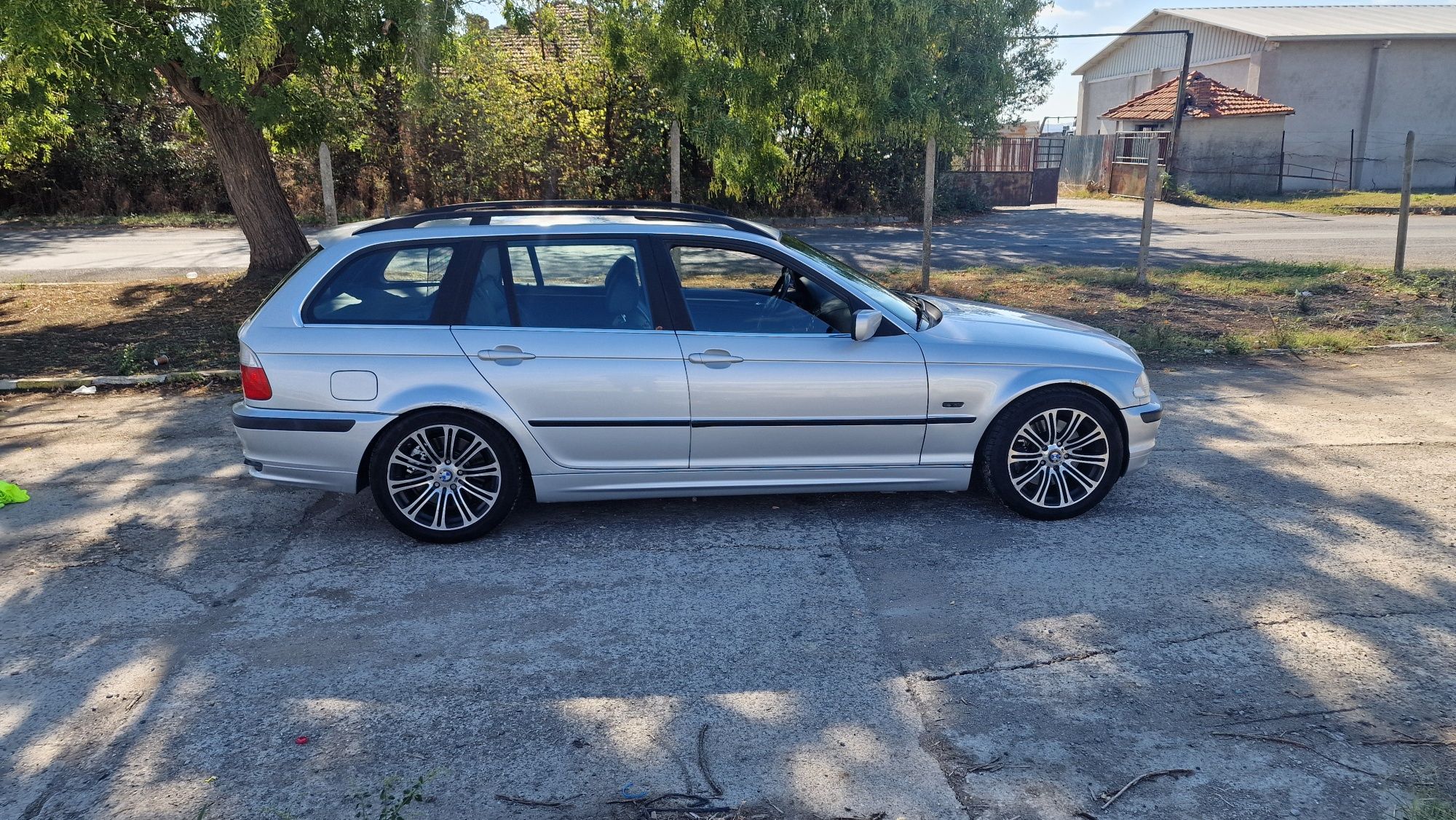Продавам или заменям БМВ Е 46 330XI