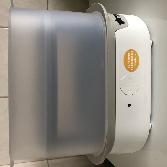 Стерилизатор за бебешки бутилки. Tommee tippee Парен електрически.