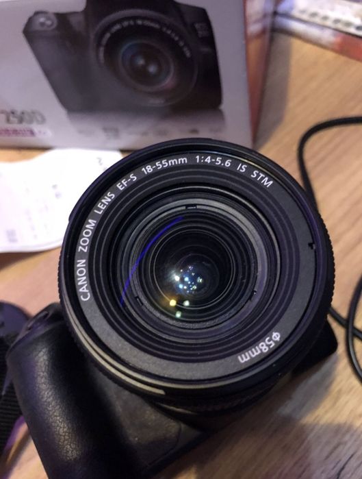 Aparat foto Canon EOS 250D