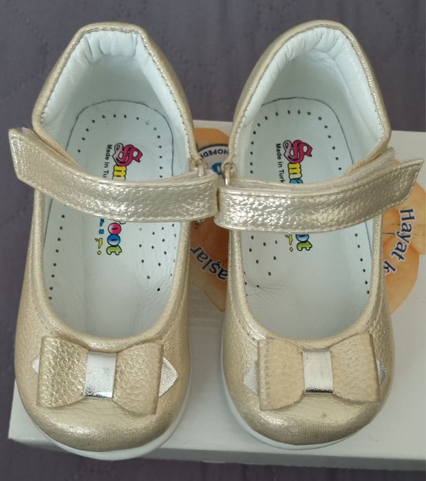 Детски обувки  в златно, номер 20