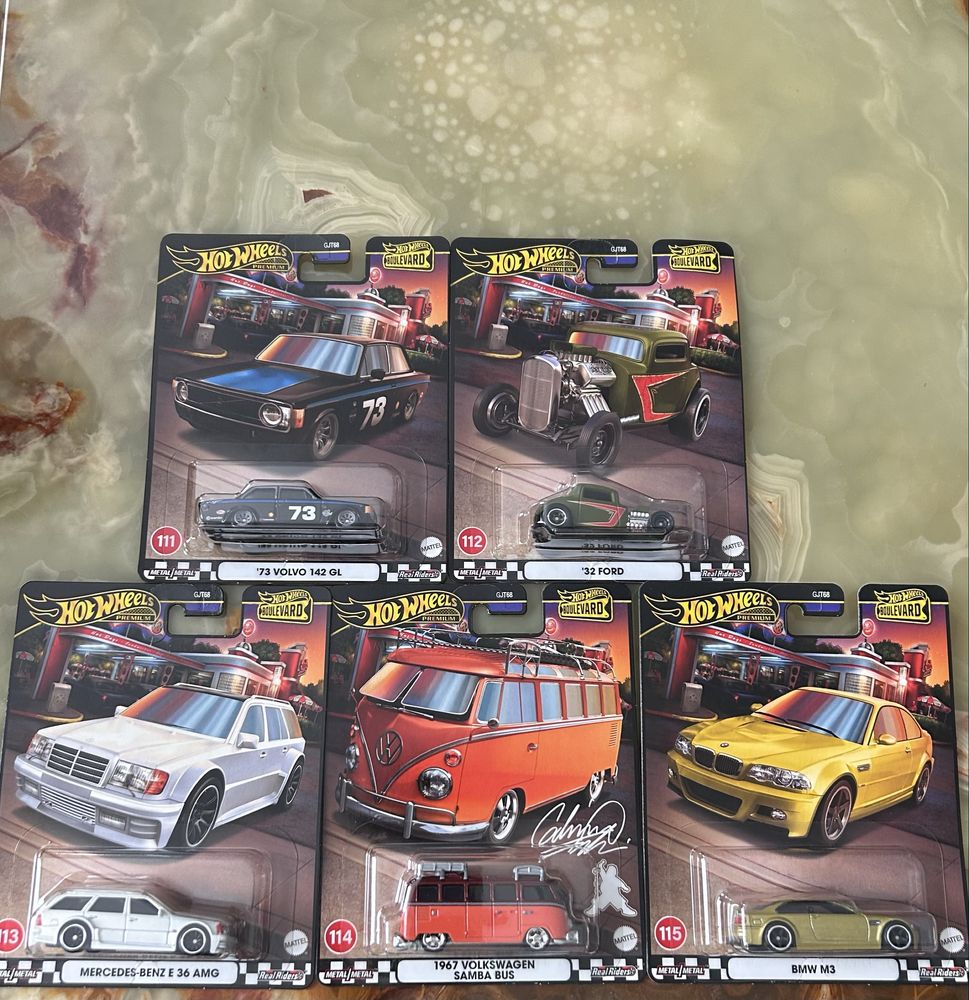 Hot Wheels само на сет!!