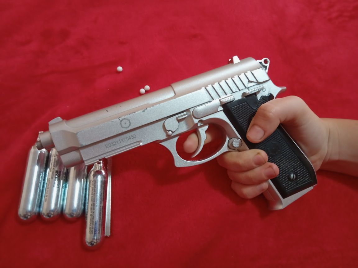 Pistol airsoft upgradat 4.5j Beretta m92 fulll metal CO2 NonBlowBack