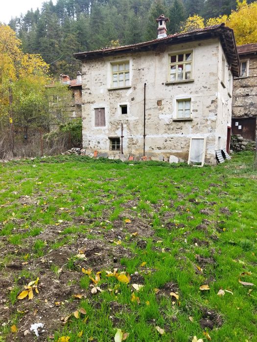 Продава каменна къща в Родопите
