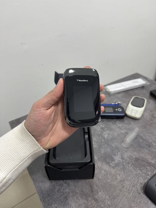 Perfectum Black berry 9670 boast mobile