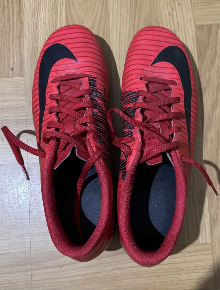 Бутонки Nike