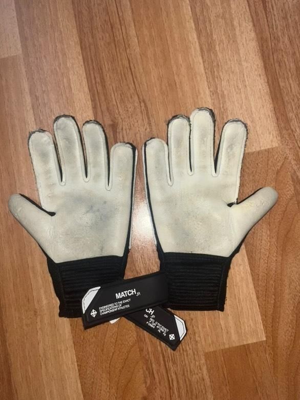 Manusi Nike portat