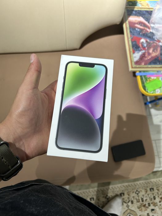 Продам айфон 14 новый