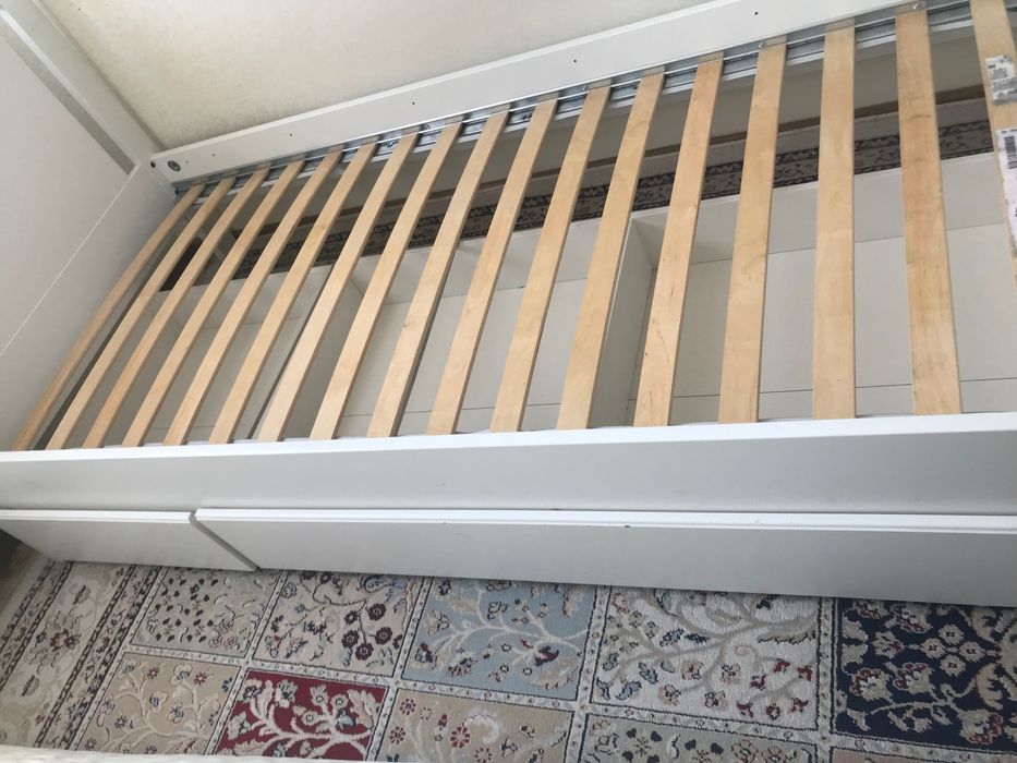 Кровать икеа односпальная с полками