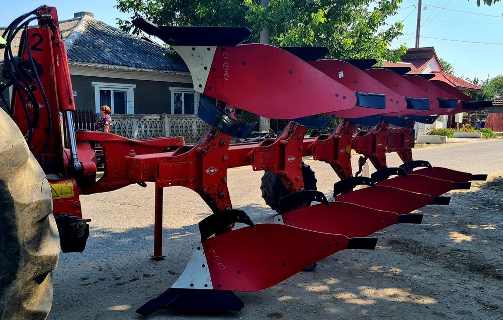 Plug reversibil cu 5 trupite KUHN VARI MASTER 152 4+1 brazde inalt