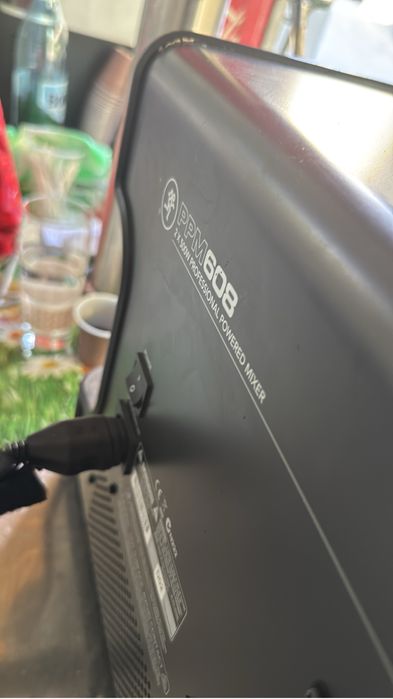 Mixer Activ Mackie PPM 608 2x500w in stare foarte buna