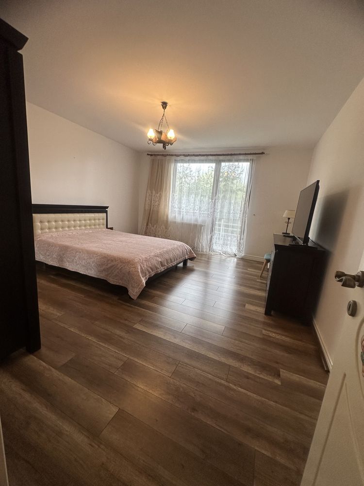 Vand Apartament cu garaj,beci si loc de parcare!