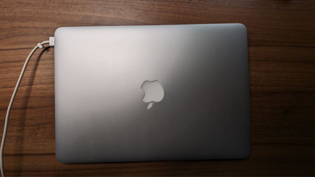 Apple Macbook Air 13' early 2014