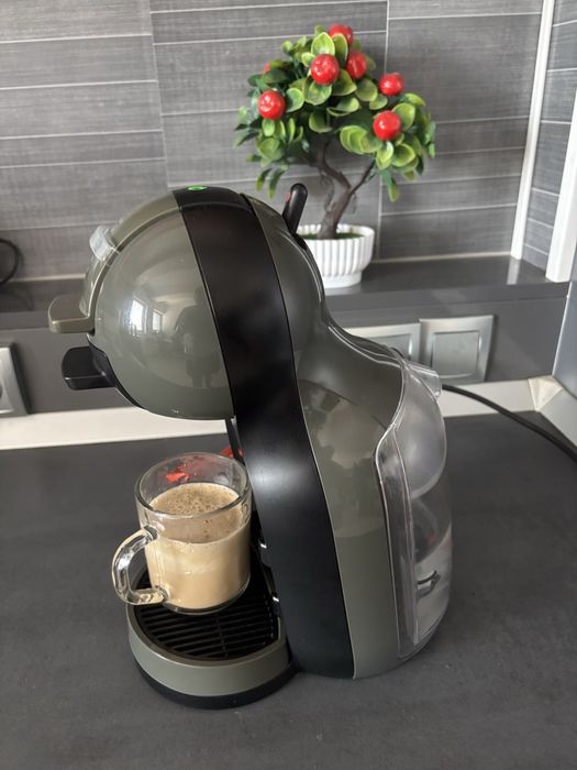 Aparat de cafea cu capsule Dolce gusto