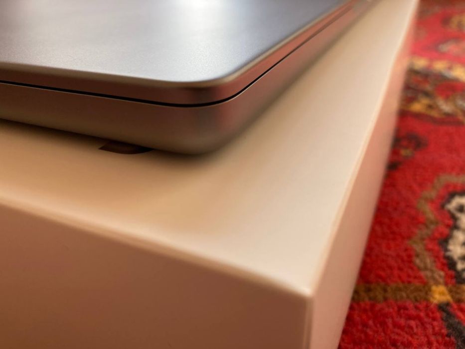 Apple MacBook 14 M1 Pro LL/A Очень идеальный Состояние