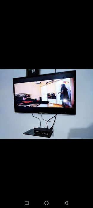 Televizor va tuner sotiladi.
