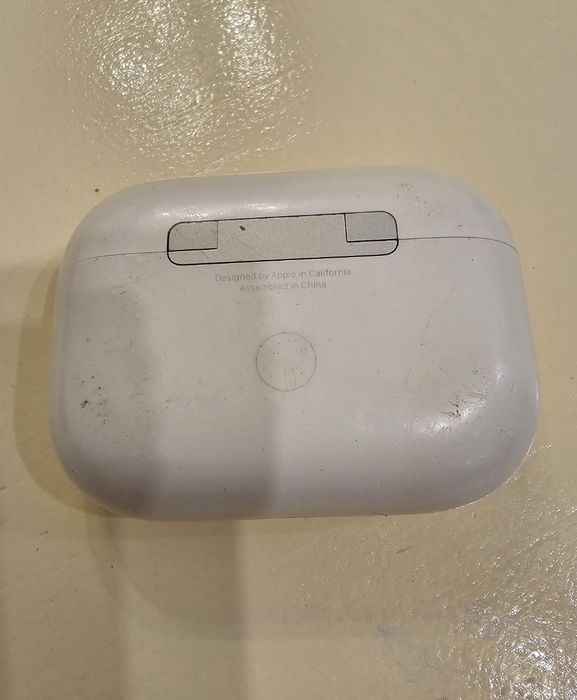 Dock case pentru casti apple airpods 2
Case ul este