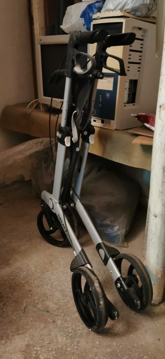 Rolator/cadru ortopedic pliabil cu trei roti Gemino 20