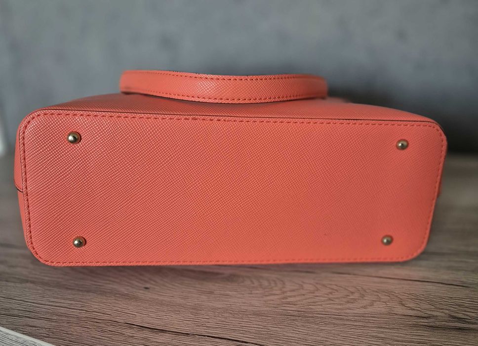 Чанта Guess в свеж коралов цвят