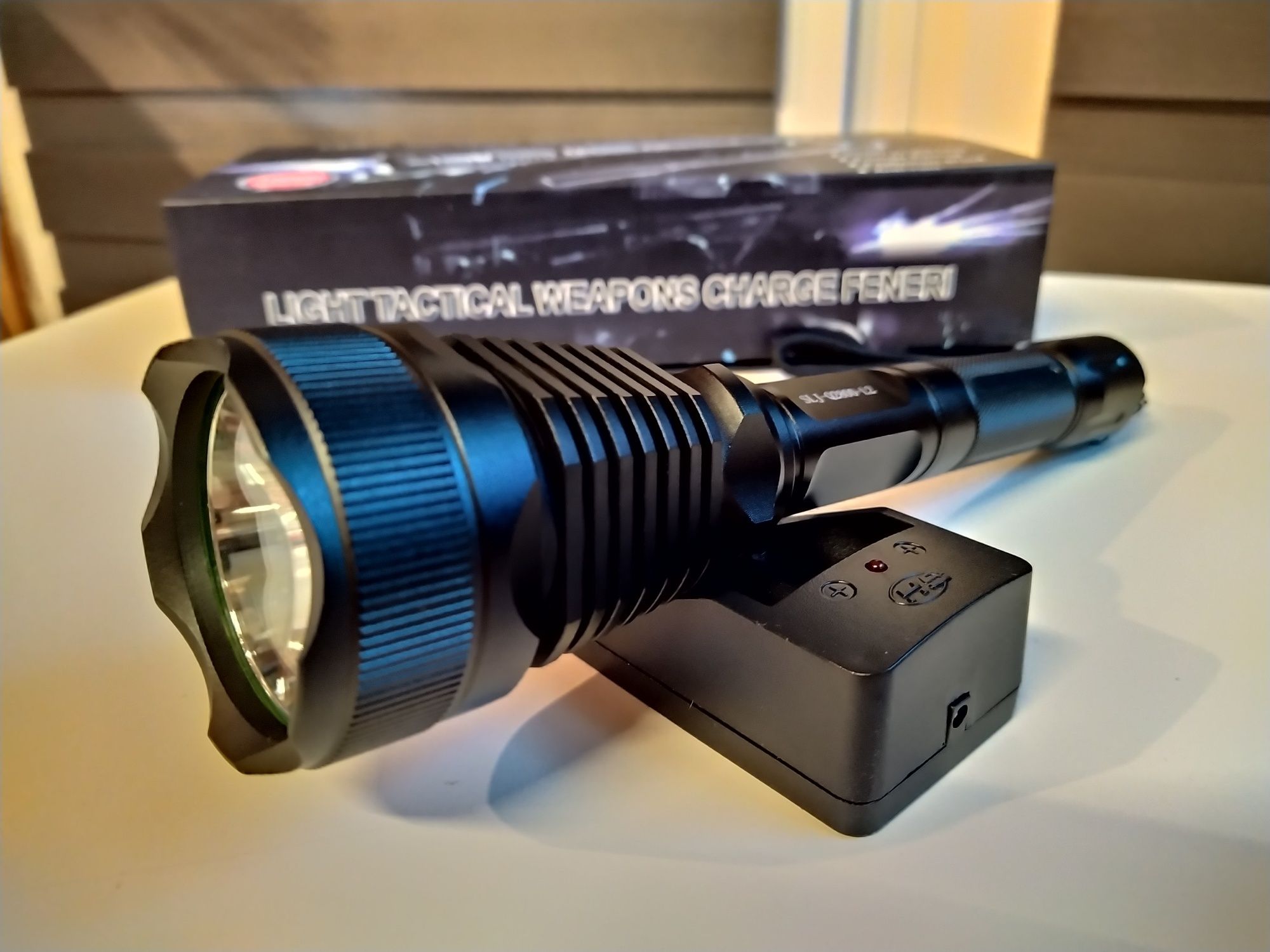 SET Lanterna vanatoare led XM-L2 cu 3 filtre color SLJ-Q2800
