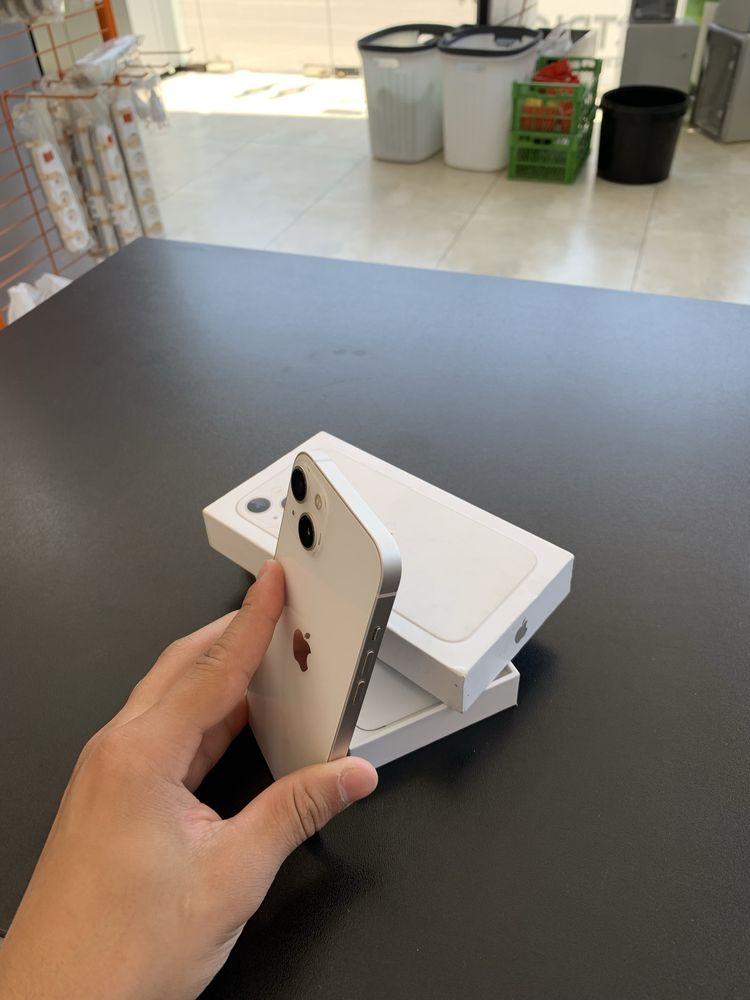 iPhone 13.