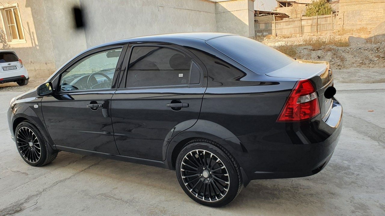 Автомобил нексия 3