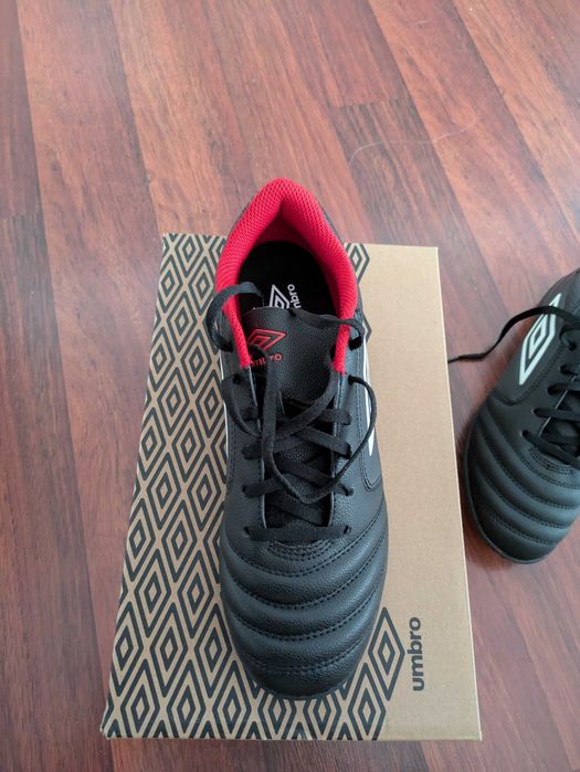 Pantofi Sport Fotbal Umbro Classico XII - marimea 41