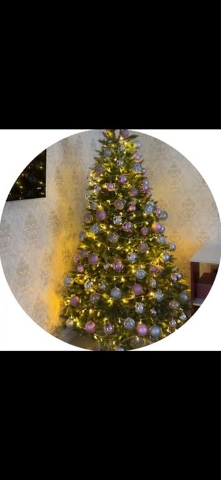 Елка с игрушками