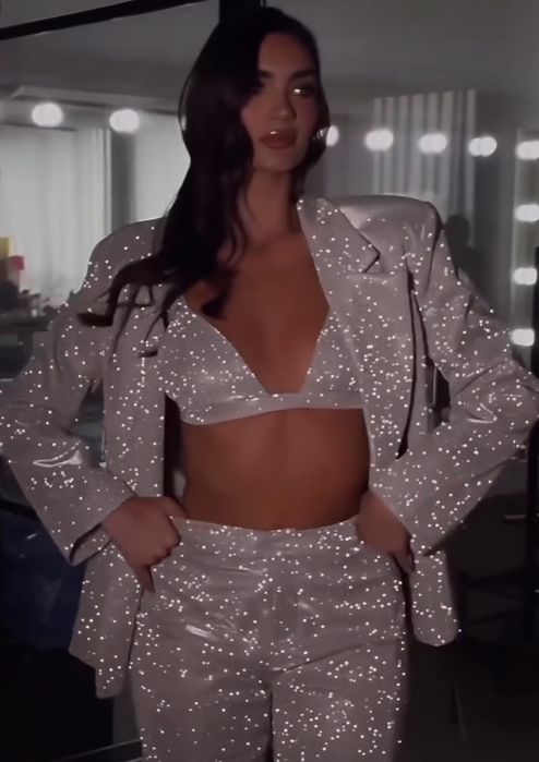 Продам брючный костюм